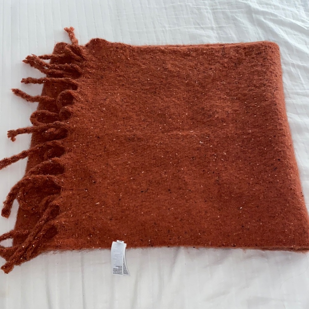 No tags but never worn. Fall scarf